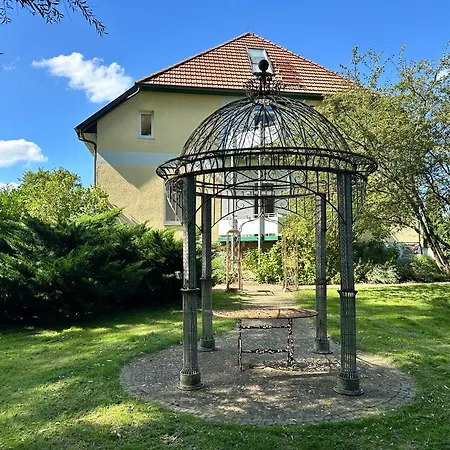 Lägenhet Herrenhaus Carolinenhof